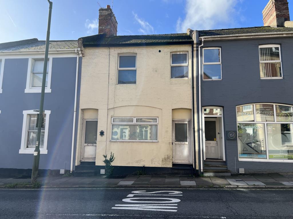 Lot: 33 - FREEHOLD INVESTMENT ARRANGED AS TWO FLATS - General view of front of property
